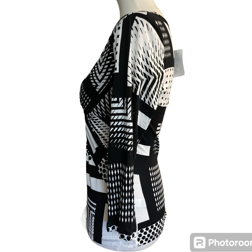 Geometric print Black and White Top NWT - Picture 4 of 11